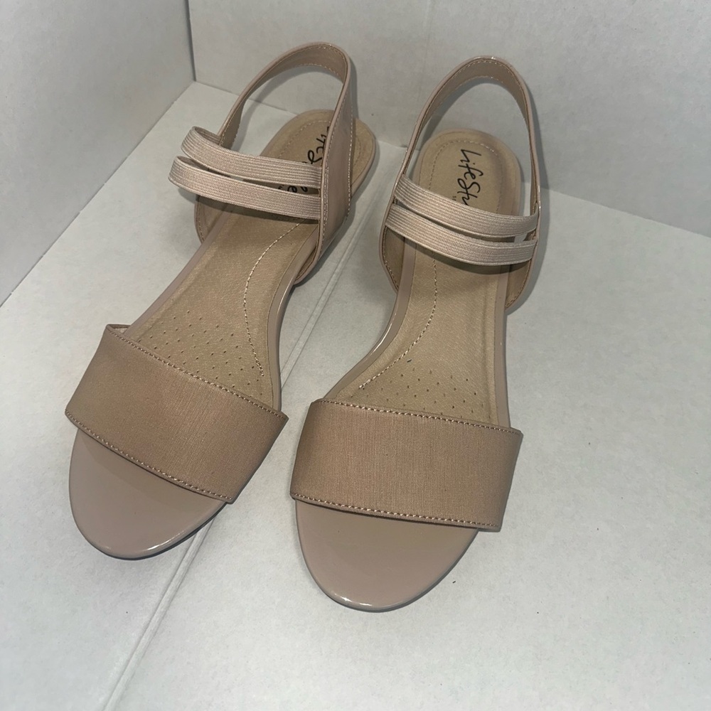Life Stride Women's Beige Sandals size 8.5   (134)